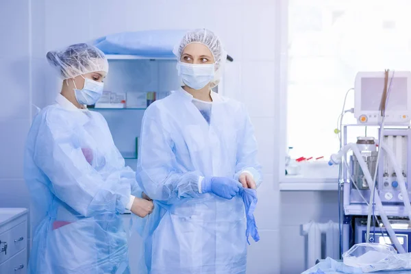 Equipe médica se preparando para a operação — Fotografia de Stock