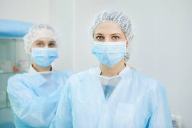 Sağlık personeli işlemi için hazırlanıyor