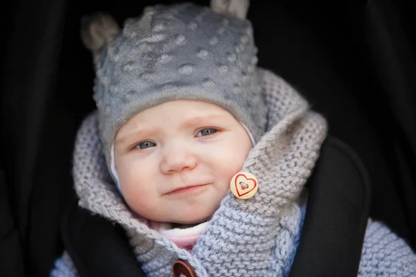 Niña con ojos azules . —  Fotos de Stock