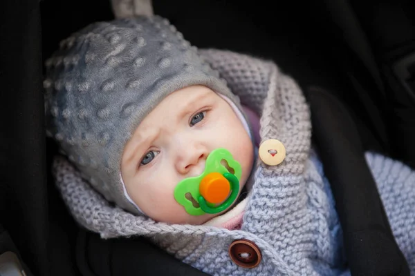 Niña con ojos azules . —  Fotos de Stock