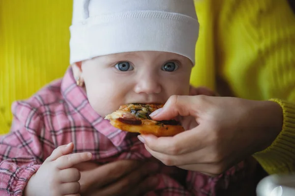 Mamma med barn. — Stockfoto