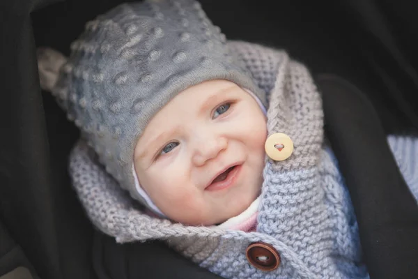 Niña con ojos azules . —  Fotos de Stock