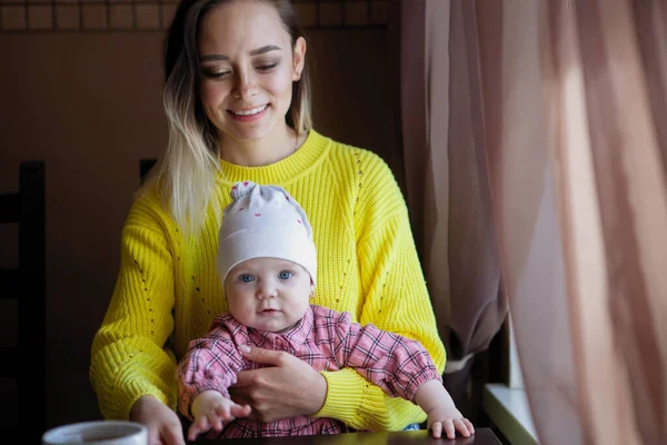 Madre con bebé . —  Fotos de Stock