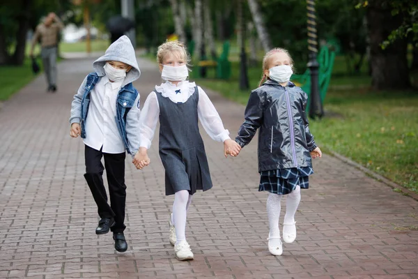 Schoolchildren Boy Girls Medical Masks Walk City Park First Time — Stock Photo, Image