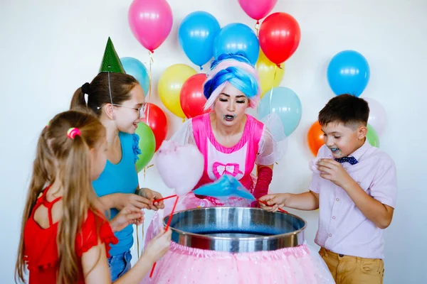 Children Birthday Party Teenagers Caps Fairy Woman Make Candy Floss — Stock Photo, Image