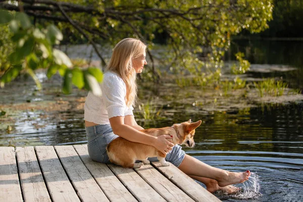 Woman Purebred Welsh Corgi Pembroke Dog Sits Wooden Pier Lake — Stock Photo, Image