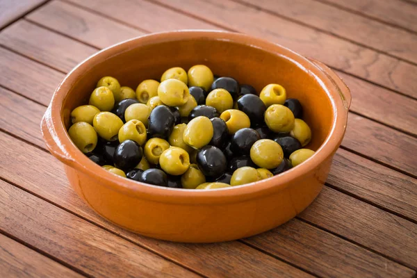 Olives Noires Vertes Espagnoles Dans Bol — Photo