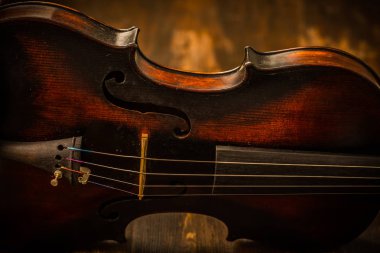 Eski keman vintage tarzı ahşap arka plan üzerinde detay