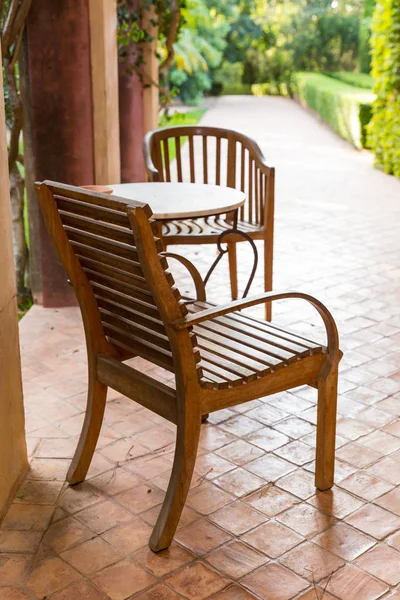 Gemütliche Sitzecke im mediterranen Garten — Stockfoto