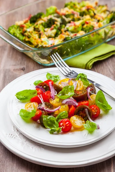 Tomatsallad med färsk lök — Stockfoto