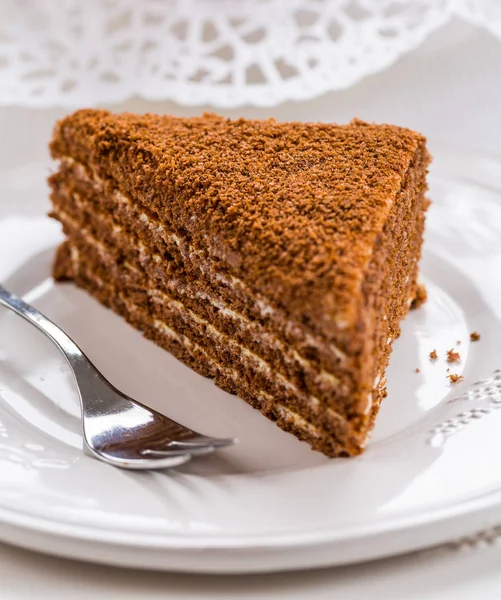 Шоколадный и медовый пирог — стоковое фото