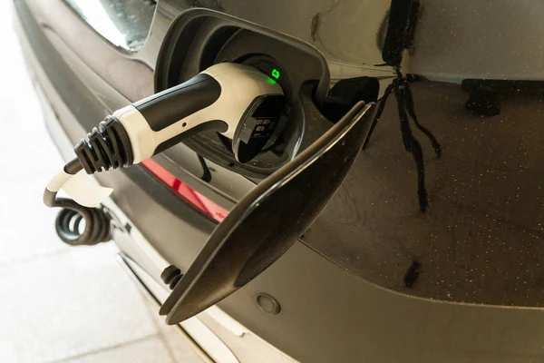 Electric Car in Charging Station — Stock Photo, Image