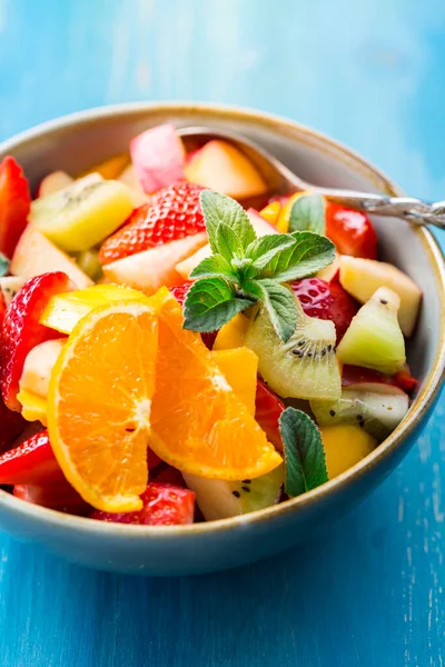 Frischer Obstsalat Voller Vitamine Für Den Sommer Mit Minze Auf — Stockfoto