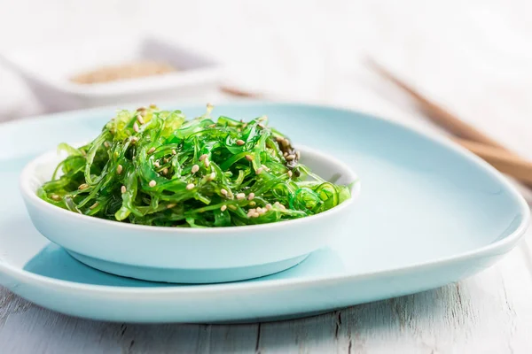 Insalata Tradizionale Giapponese Wakame Con Semi Sesamo Insalata Alghe Marine — Foto Stock