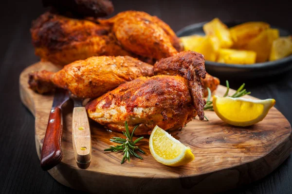 Fűszeres Grillezett Csirke Citrommal Alapon — Stock Fotó