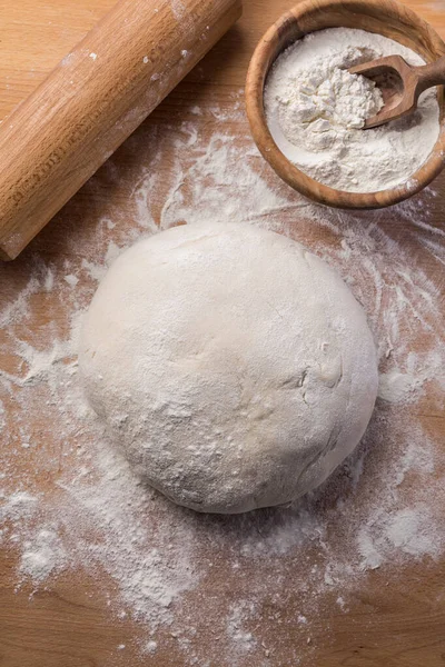 Massa Levedura Caseira Recém Preparada Para Pizza Pão Fundo Madeira — Fotografia de Stock