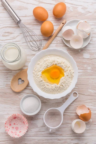 Sortimento Ingredientes Básicos Cozimento Para Bolo Panquecas Fundo Madeira — Fotografia de Stock