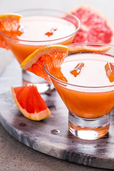 Friss Rózsaszín Grapefruit Ital Gyümölcslével Hideg Nyári Citrusfrissítő Ital Vagy — Stock Fotó