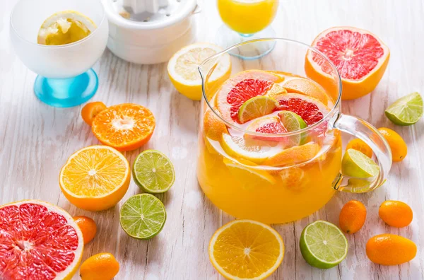 Thé Glacé Fraîchement Préparé Limonade Avec Des Agrumes Assortis Sur — Photo