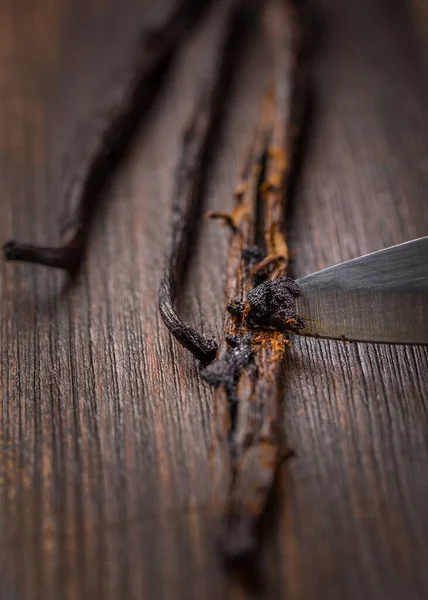 Gousses Vanille Graines Avec Couteau Sur Fond Bois Préparation Vanille — Photo