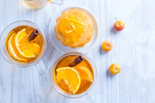 Cocktail Maçã Com Canela Pequenas Tortas Coalhada Limão Vinho Maçã — Fotografia de Stock