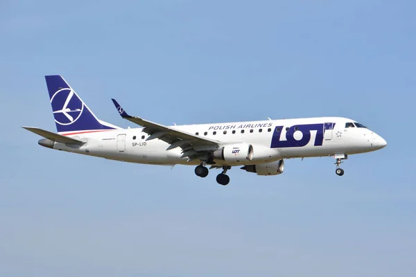 Esta Una Vista Del Avión Lot Polish Airlines Embraer Erj — Foto de Stock