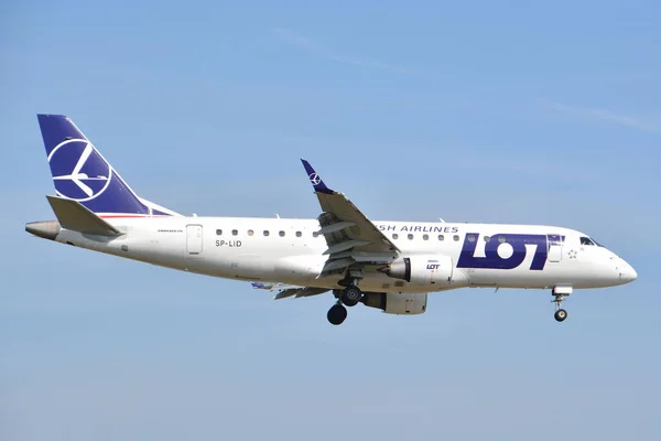 Esta Una Vista Del Avión Lot Polish Airlines Embraer Erj — Foto de Stock