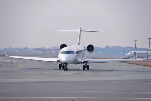 View Lot Polish Airlines Plane Bombardier Crj 900 Registered Acj — Stock Photo, Image