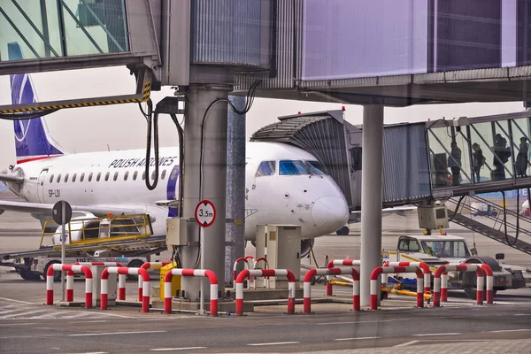 Est Une Vue Des Gens Qui Montent Dans Avion Aéroport — Photo