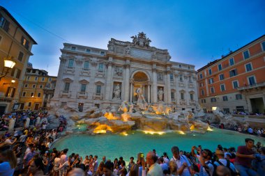 Bu ünlü Di Trevi Çeşmesi görünümdür. 4 Ağustos 2018. Roma, İtalya.