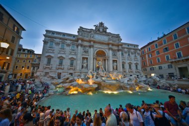 Bu ünlü Di Trevi Çeşmesi görünümdür. 4 Ağustos 2018. Roma, İtalya.
