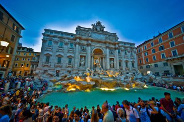 Bu ünlü Di Trevi Çeşmesi görünümdür. 4 Ağustos 2018. Roma, İtalya.
