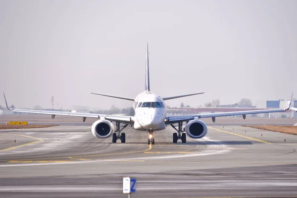 Dies Ist Eine Ansicht Des Flugzeugschiebers Erj 195 Der Als — Stockfoto