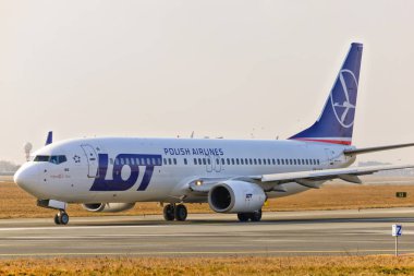 Bu, Pll çok uçağı Boeing 737 - 89 Sp-Lwd Varşova Chopin Havaalanı olarak kayıtlı p bir görünümdür. 28 Şubat 2019. Varşova, Polonya.