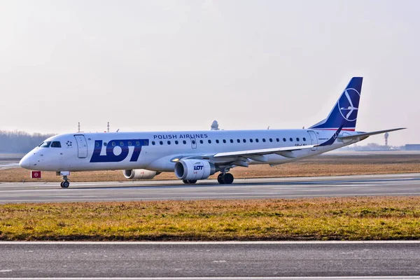 Esta Una Vista Del Avión Lot Embraer Erj 170 Registrado — Foto de Stock