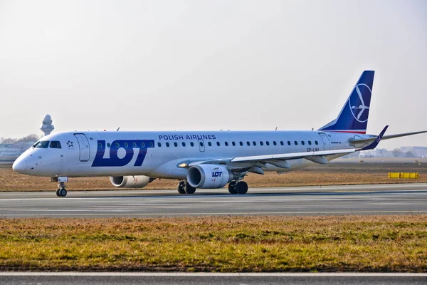 View Lot Plane Embraer Erj 170 Registered Lni Warsaw Chopin — Stock Photo, Image