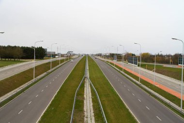 Bu Lublin'deki Solidarnosci otoyolunun manzarası. 16 Nisan 2019. Lublin, Polonya. 