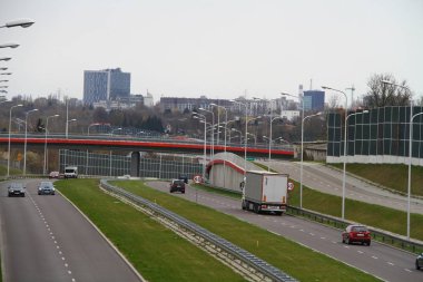 Bu Lublin'deki Solidarnosci otoyolunun manzarası. 16 Nisan 2019. Lublin, Polonya. 