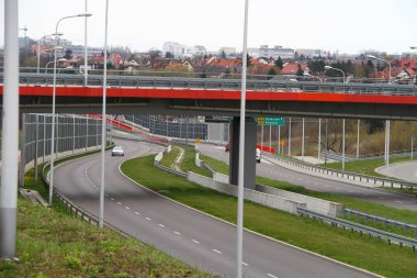 Bu Lublin'deki Solidarnosci otoyolunun manzarası. 16 Nisan 2019. Lublin, Polonya. 