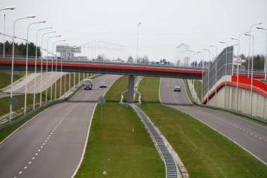 Bu Lublin'deki Solidarnosci otoyolunun manzarası. 16 Nisan 2019. Lublin, Polonya. 