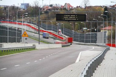 Bu Lublin'deki Solidarnosci otoyolunun manzarası. 16 Nisan 2019. Lublin, Polonya. 