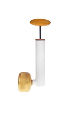 Eski yağ tenekesi beyaz arkaplanda izole  