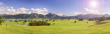 panoramik, yatay, Bavyera Alpleri dağ ve göl Forggensee