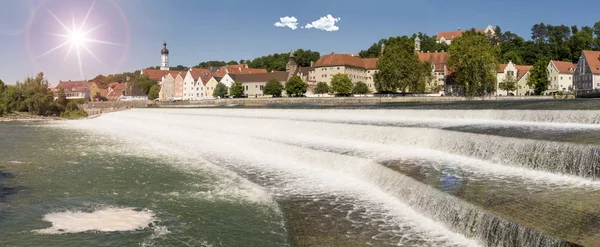 Stare Miasto Landsberg o rzeki Lech w Niemczech, w Bawarii. — Zdjęcie stockowe