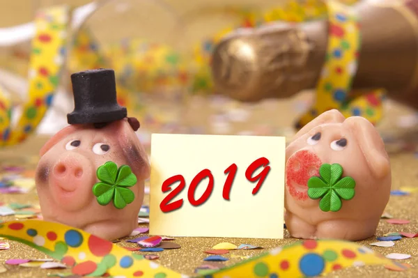 Amuleto da sorte com nova data anos 2019 — Fotografia de Stock