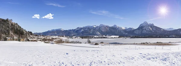 Paisagem rural panorâmica na Baviera no inverno — Fotografia de Stock