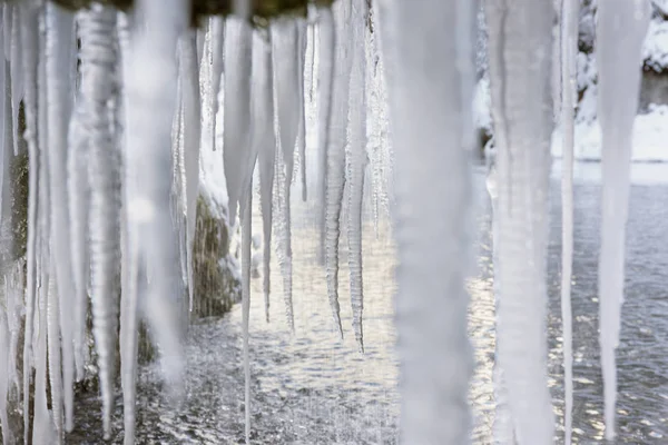 Icicles em cascata congelada no rio Ammer, na Baviera — Fotografia de Stock