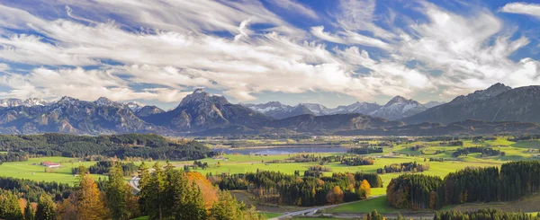 Vista Panorâmica Para Bela Paisagem Baviera Com Lago Montanhas — Fotografia de Stock