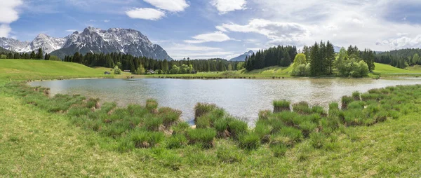 Панорамный Пейзаж Озером Горами Карвендель Баварии — стоковое фото