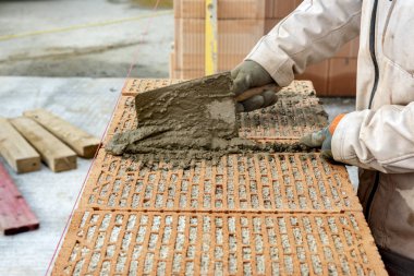 İnşaat alanında yeni evin